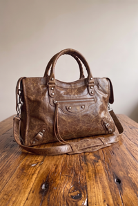 Bolsa SPALLA (inspiração Balenciagga) em couro legítimo