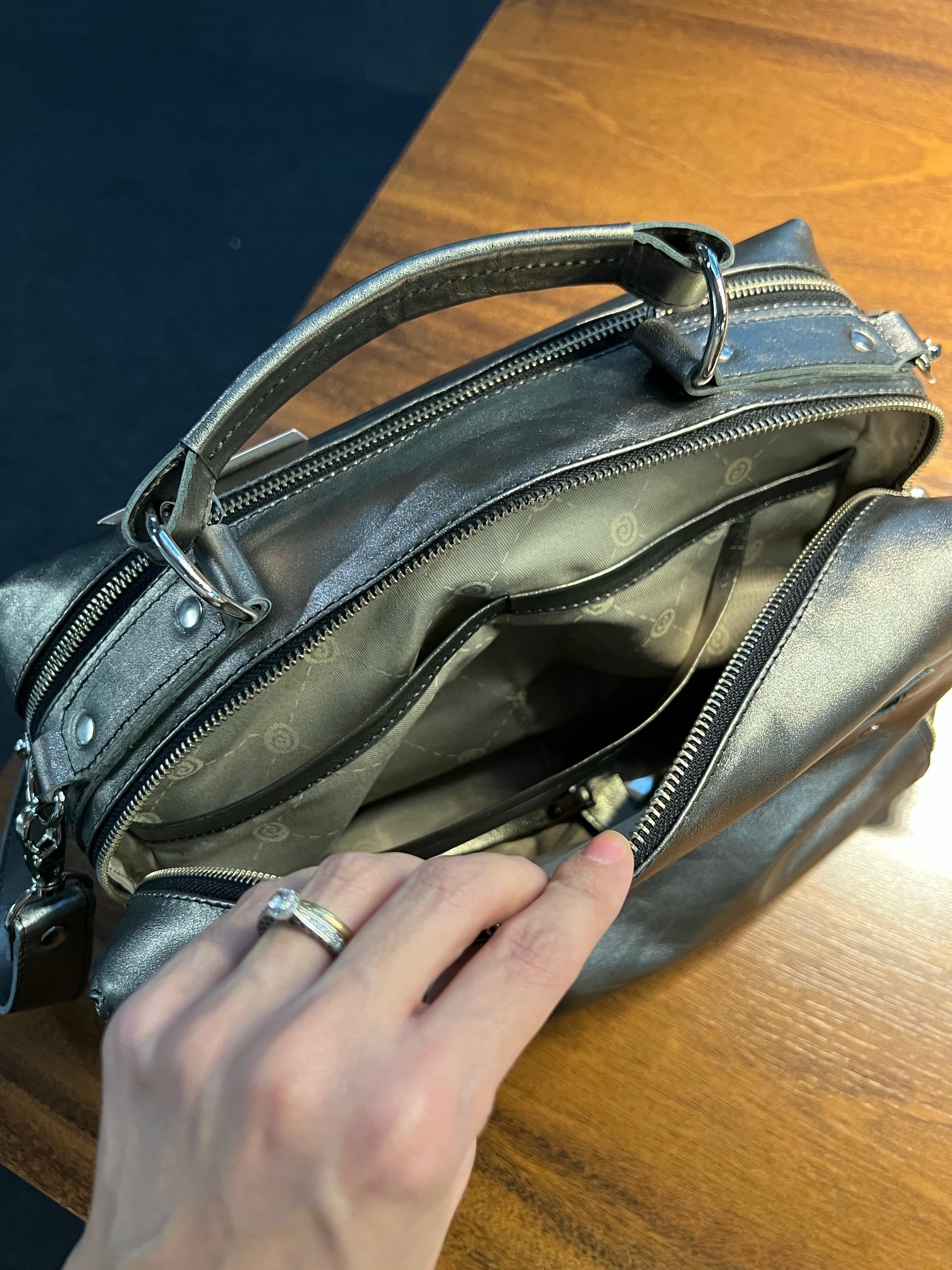 Bolsa SUÍÇA em couro legítimo