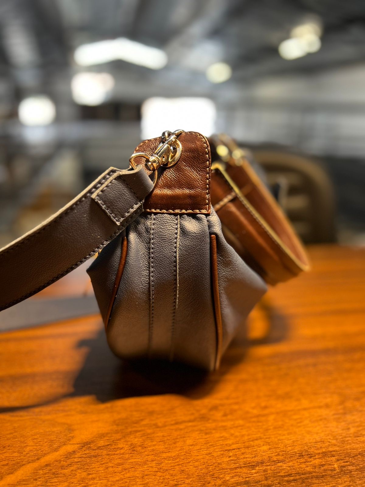 Bolsa MALIBU em couro legítimo