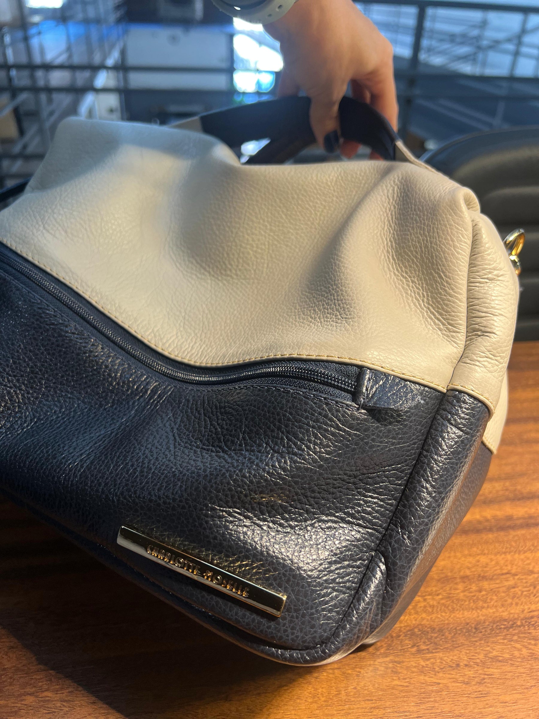 Bolsa SAVANA em couro legítimo de
