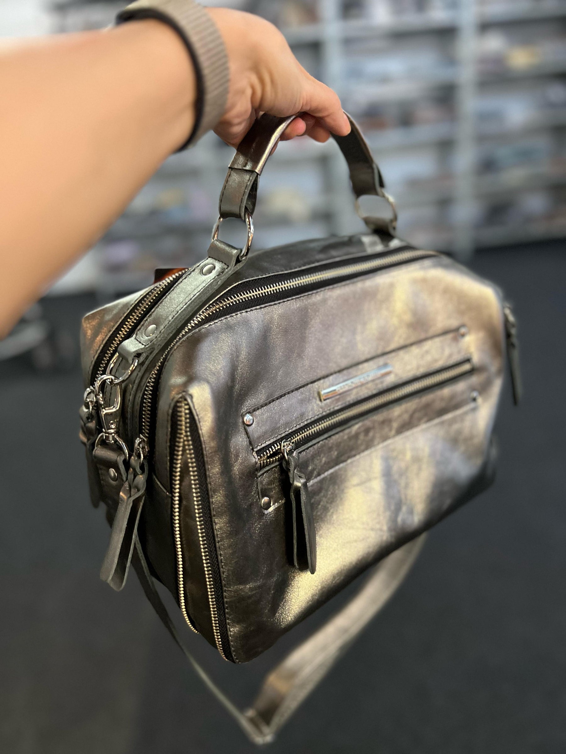 Bolsa SUÍÇA em couro legítimo
