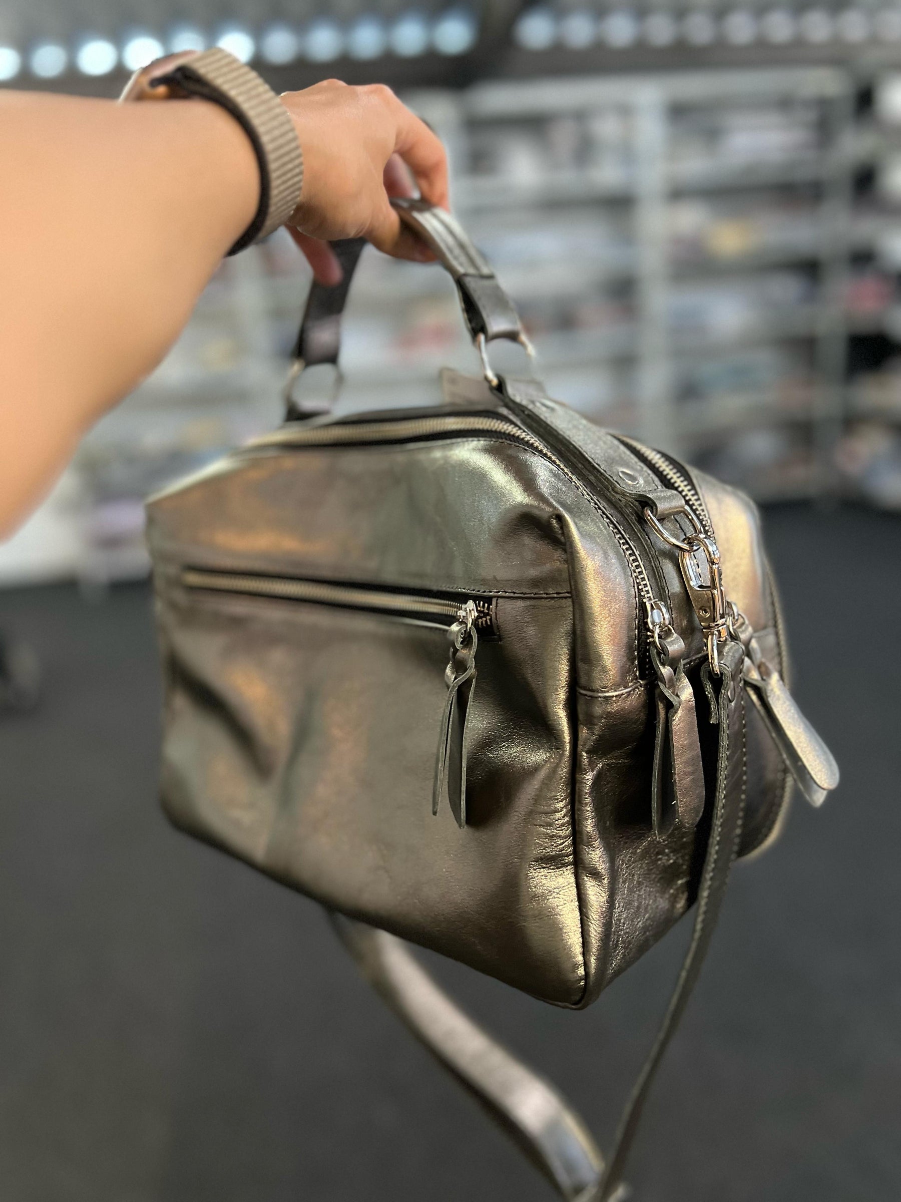 Bolsa SUÍÇA em couro legítimo