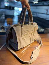 Carregar imagem no visualizador da galeria, Bolsa SPALLA (inspiração Balenciagga) em couro legítimo

