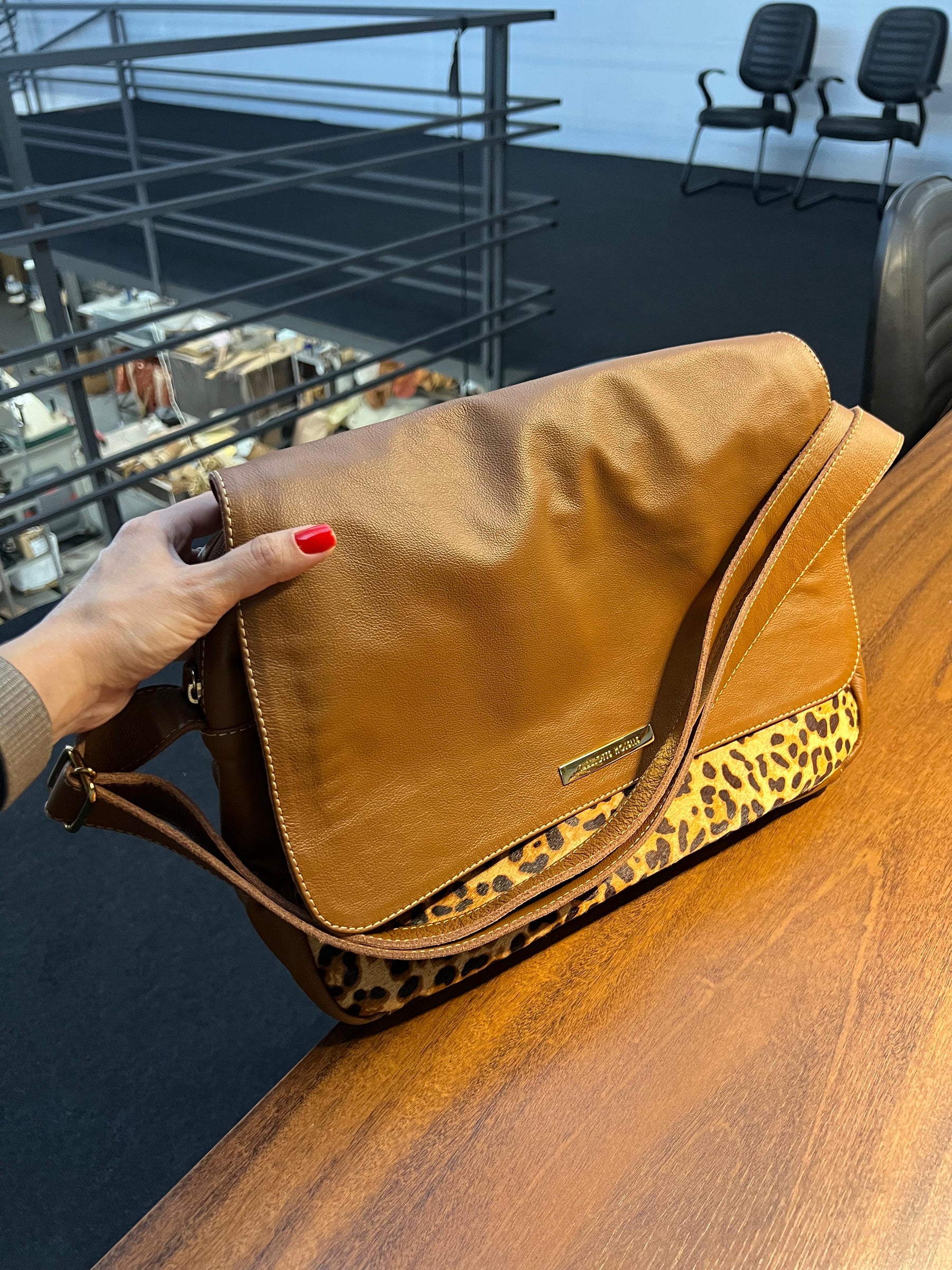 PRÉ LANÇAMENTO - Bolsa Carteiro MANCHESTER em couro legítimo