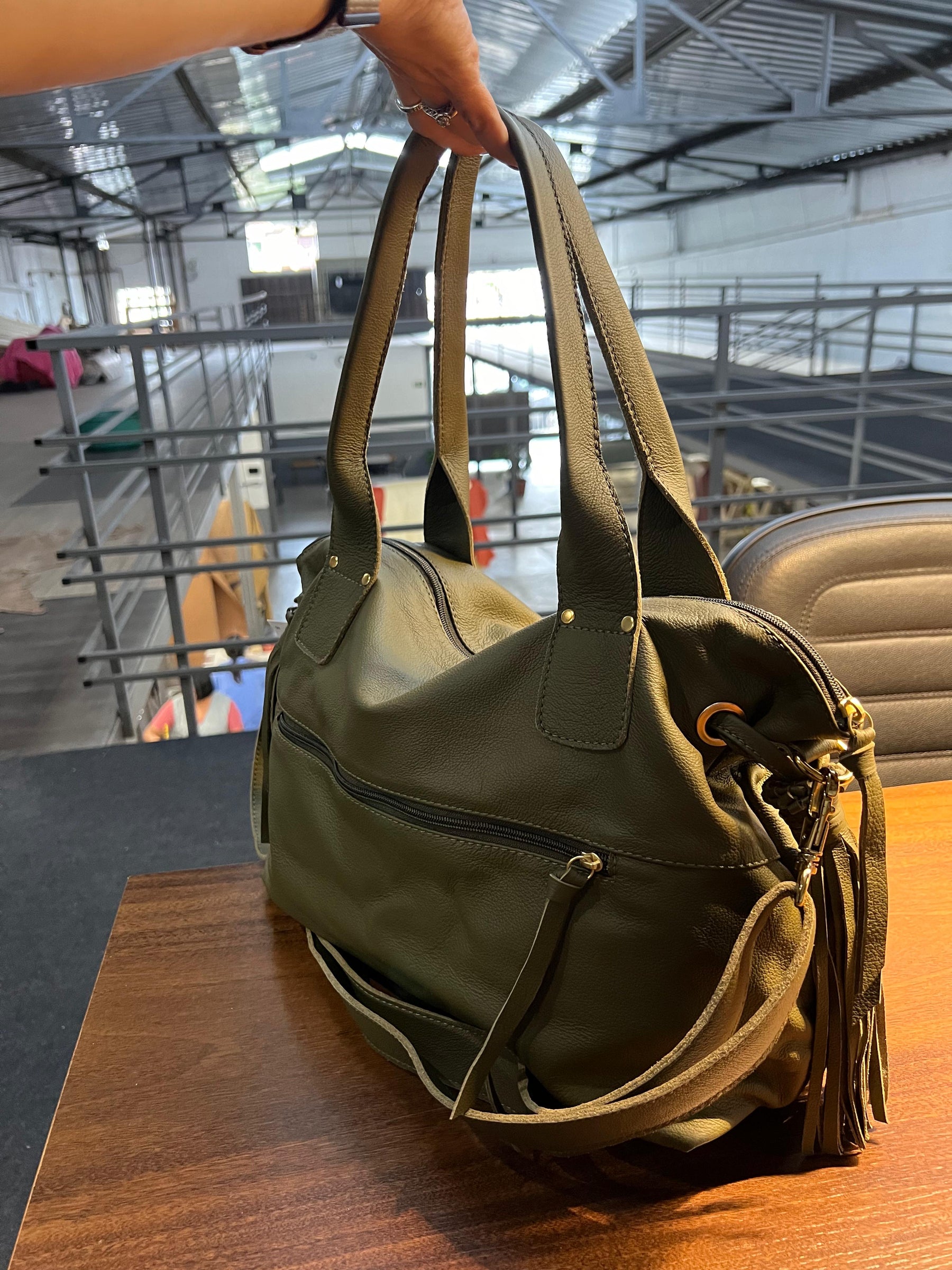 Bolsa IBIZA em couro legítimo