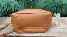 Carregar imagem no visualizador da galeria, Bolsa ÁTICA em couro legítimo
