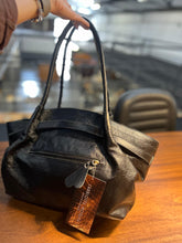 Carregar imagem no visualizador da galeria, LANÇAMENTO! Bolsa BONATA em couro legítimo
