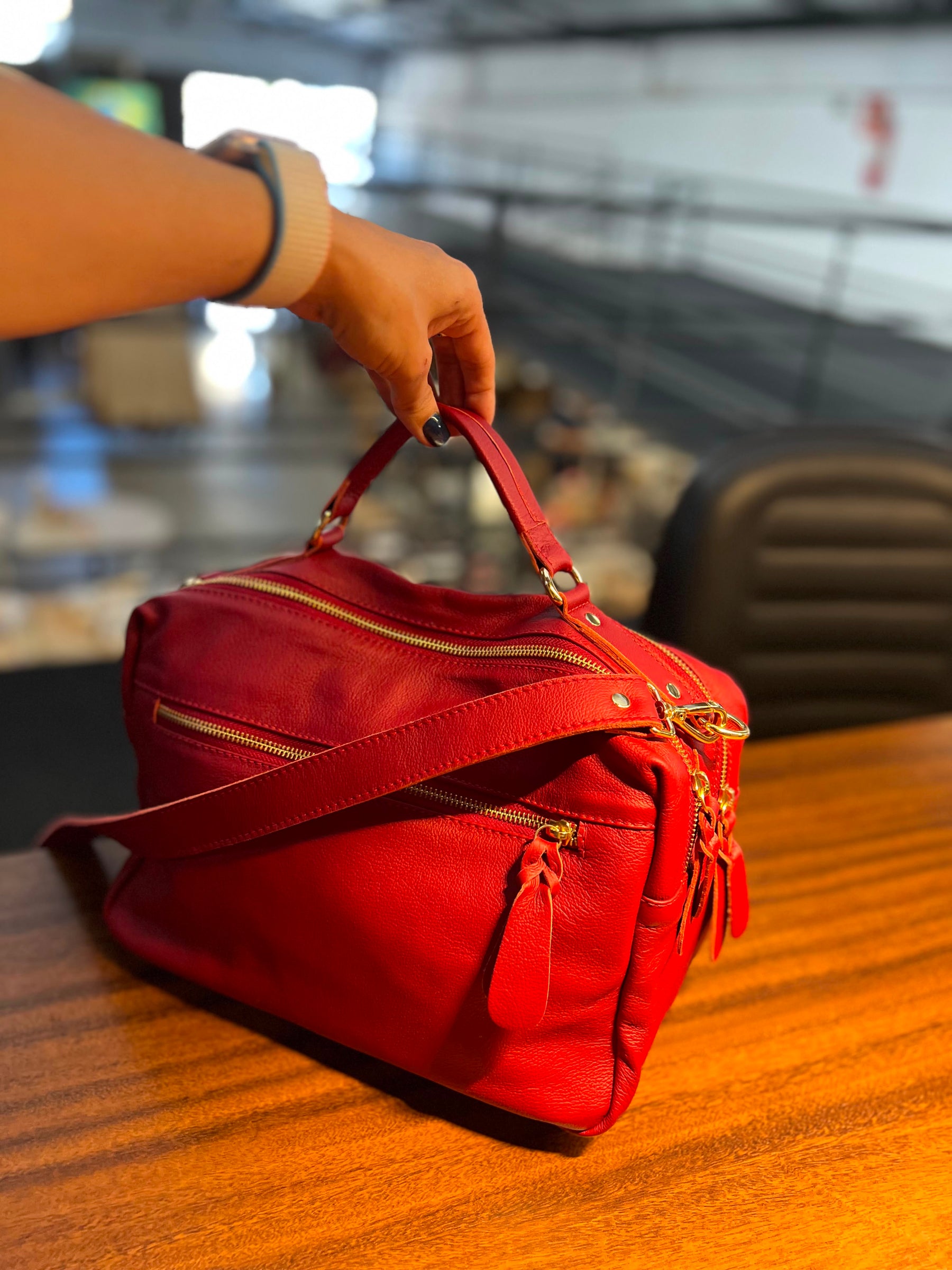 Bolsa SUÍÇA em couro legítimo