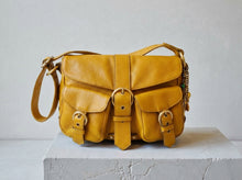 Carregar imagem no visualizador da galeria, Bolsa KASTELLET em couro legítimo
