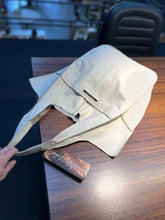 Carregar imagem no visualizador da galeria, Bolsa rústica BARONNI em couro legítimo

