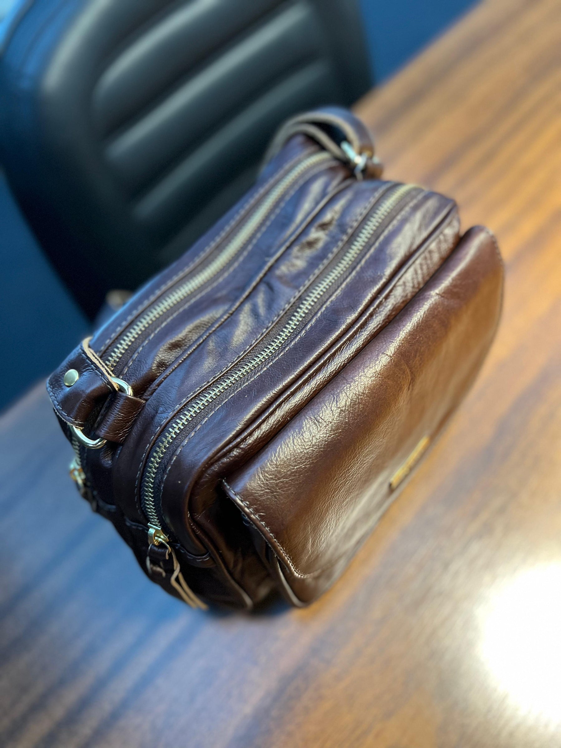 Bolsa GREGA em couro legítimo