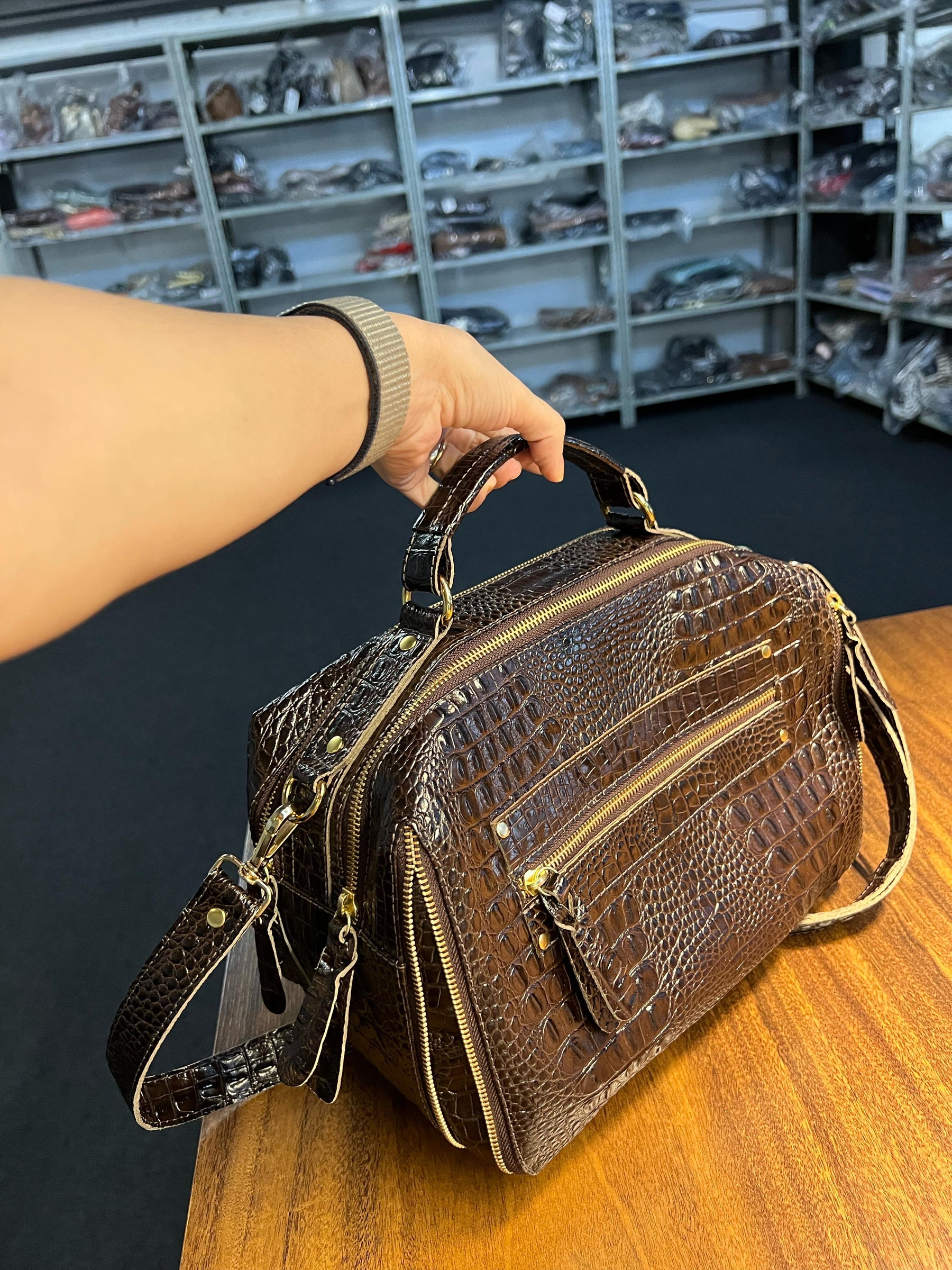 Bolsa SUÍÇA em couro legítimo