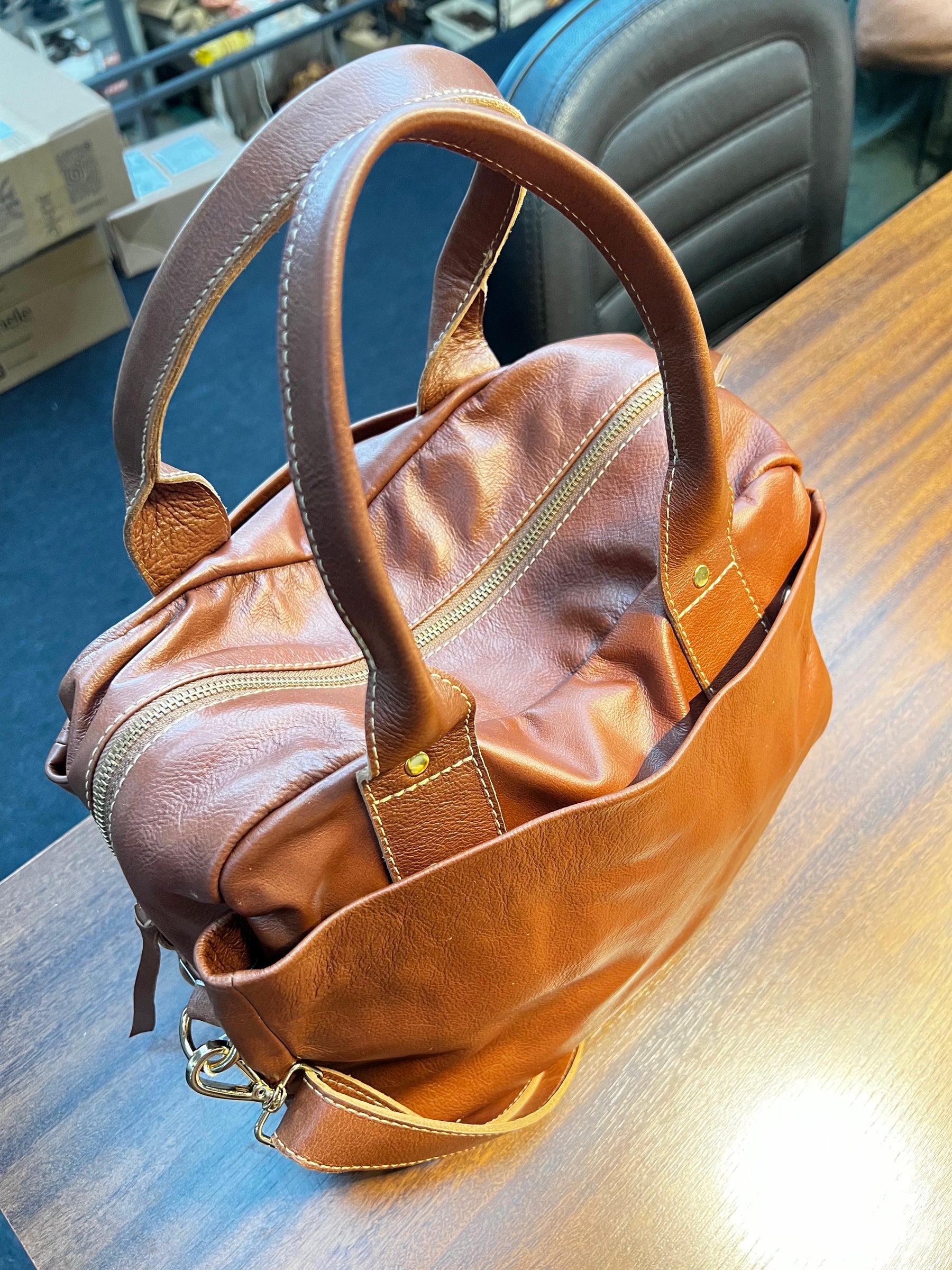 Bolsa BUENOS AIRES em couro legítimo
