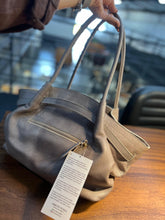 Carregar imagem no visualizador da galeria, LANÇAMENTO! Bolsa BONATA em couro legítimo
