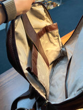 Carregar imagem no visualizador da galeria, Mochila masculina HÉRCULES em couro legítimo
