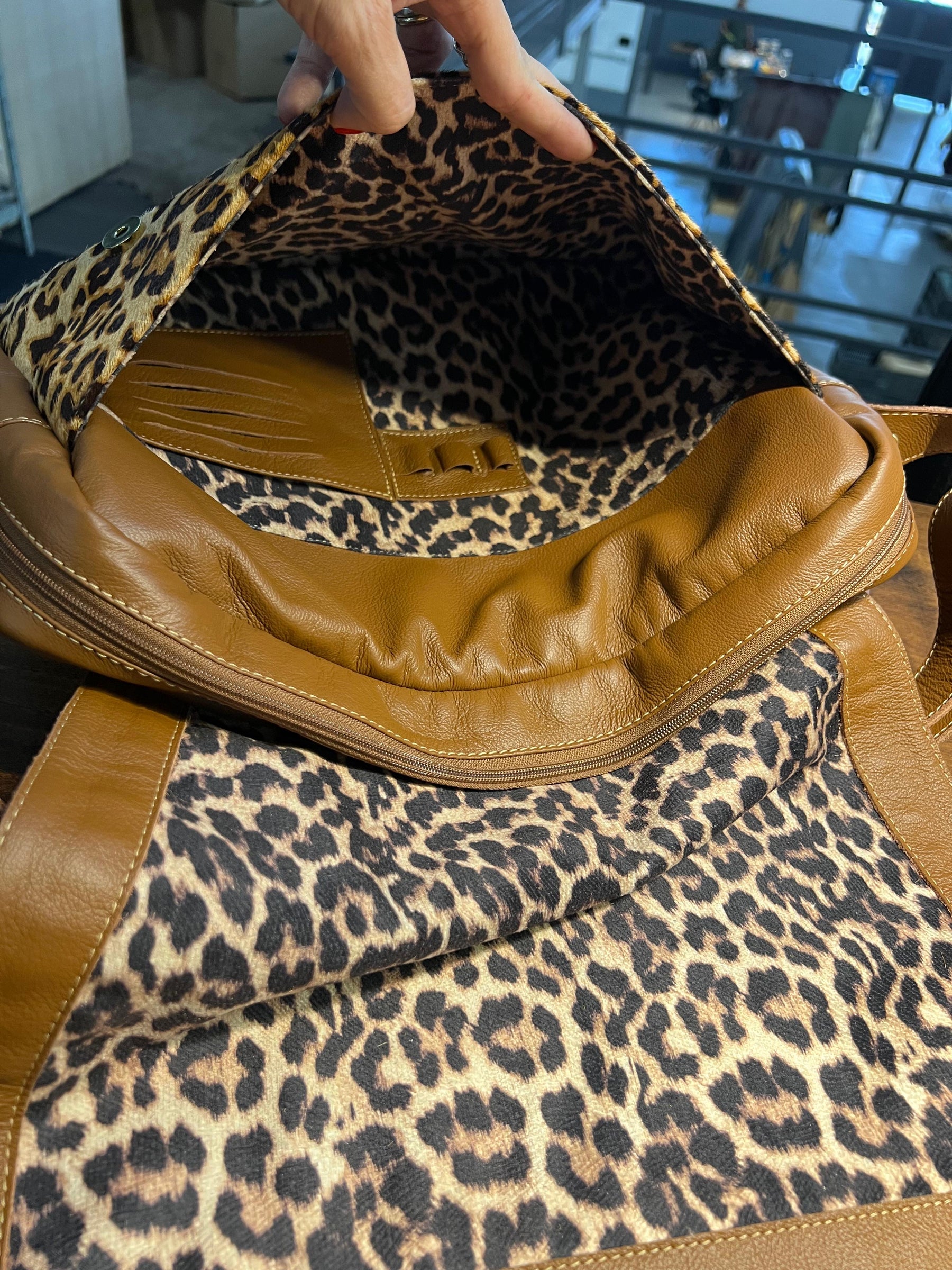 PRÉ LANÇAMENTO - Bolsa Carteiro MANCHESTER em couro legítimo