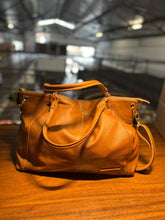 Carregar imagem no visualizador da galeria, Bolsa VERSALHES em couro legítimo
