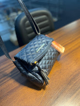 Carregar imagem no visualizador da galeria, Bolsa ATENAS em couro legítimo
