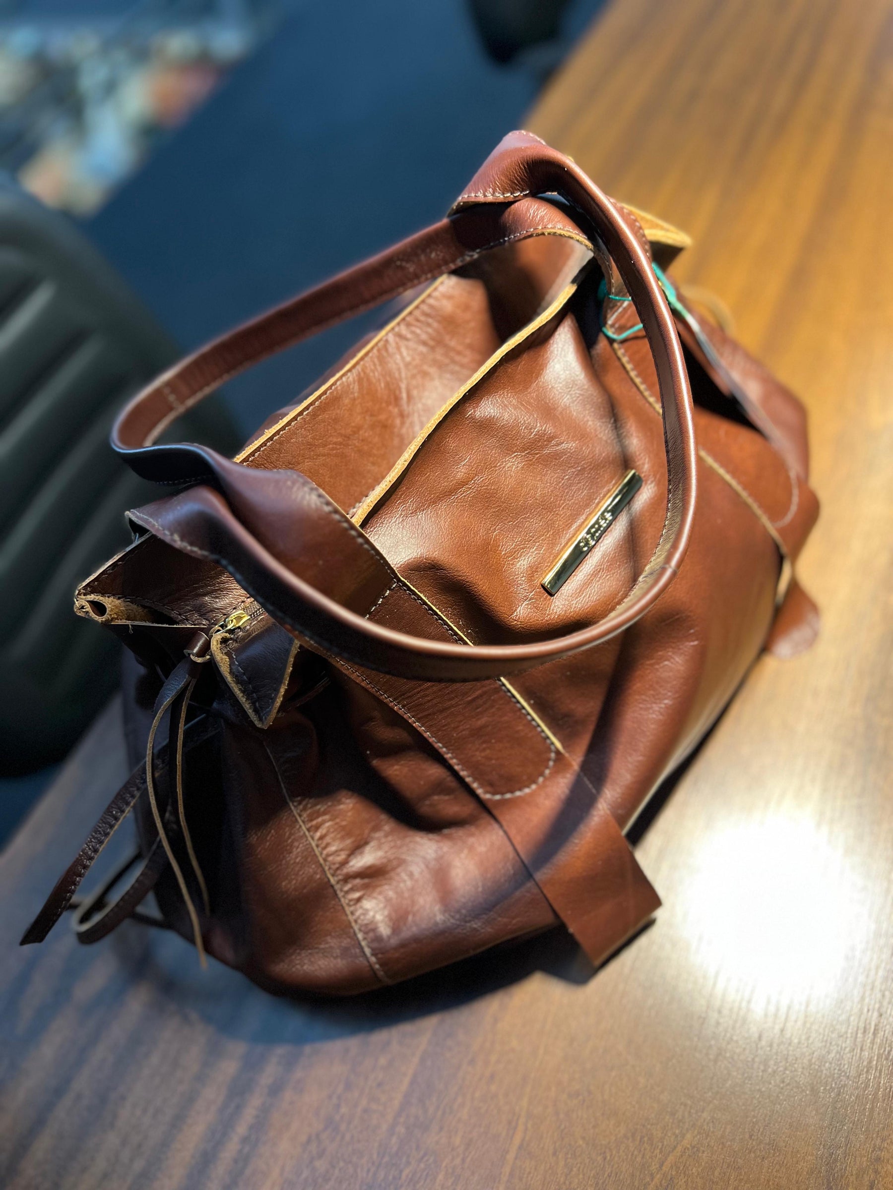 Bolsa SANTORINI em couro legítimo