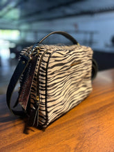 Carregar imagem no visualizador da galeria, Bolsa NÁPOLI em couro legítimo
