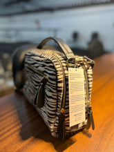 Carregar imagem no visualizador da galeria, Bolsa NÁPOLI em couro legítimo
