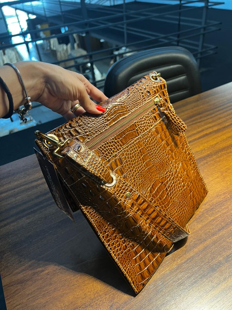 Bolsa DIJON em couro legítimo