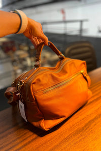 Bolsa SUÍÇA em couro legítimo