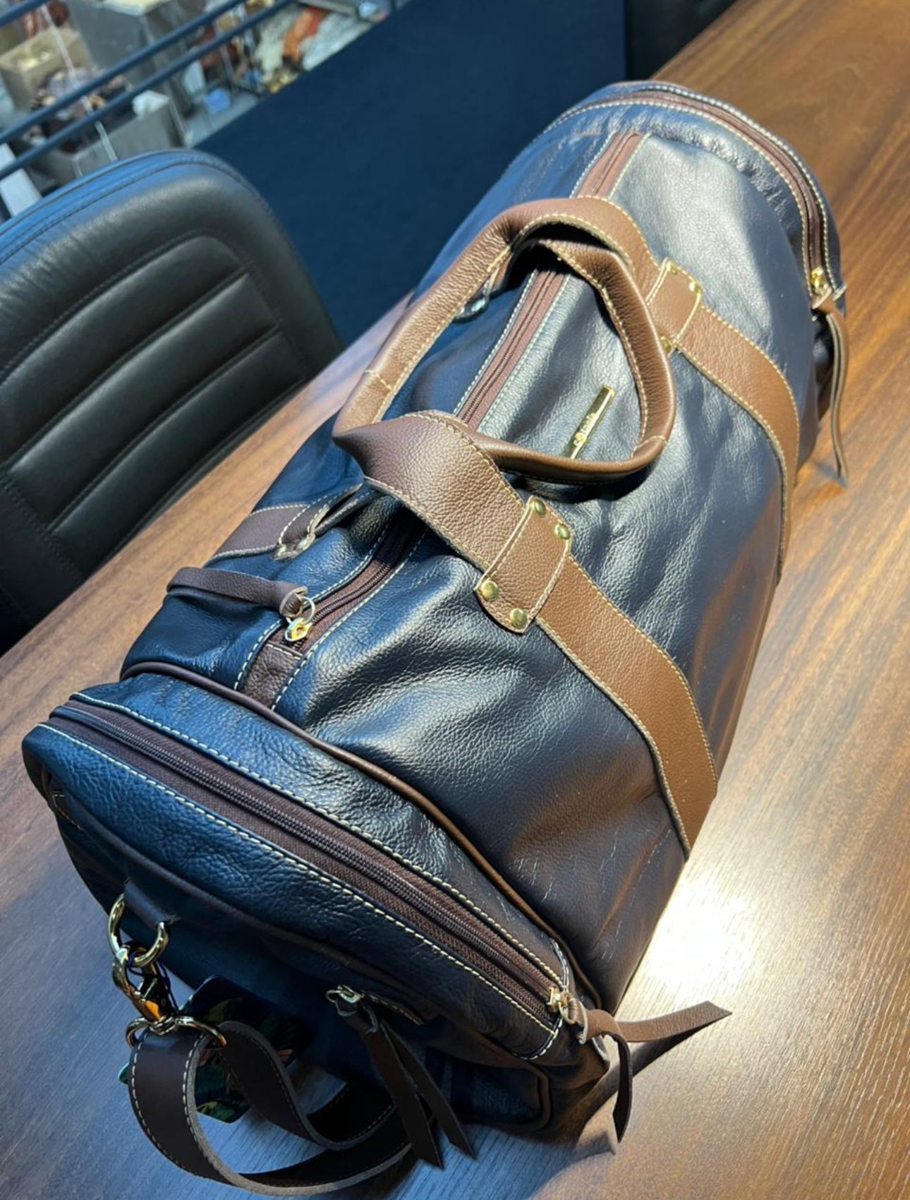 Mala HELSINK em couro legítimo