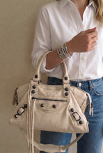 Carregar imagem no visualizador da galeria, Bolsa SPALLA (inspiração Balenciagga) em couro legítimo
