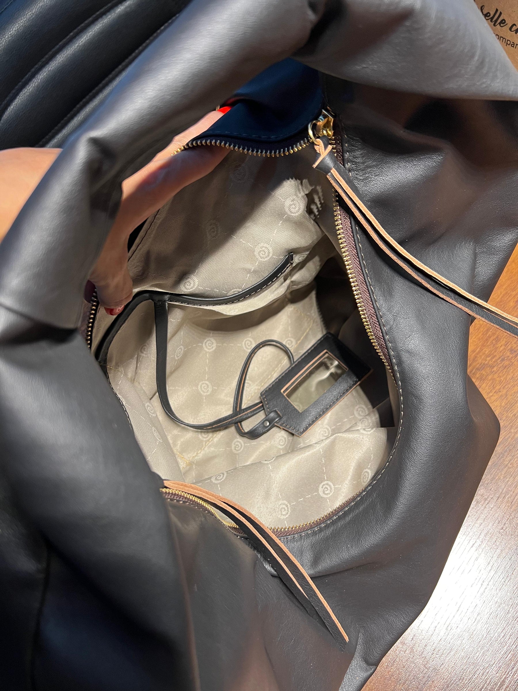 Bolsa AVALON em couro legítimo