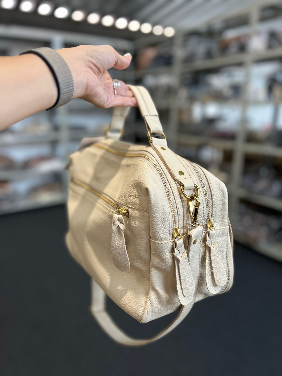 Bolsa SUÍÇA em couro legítimo
