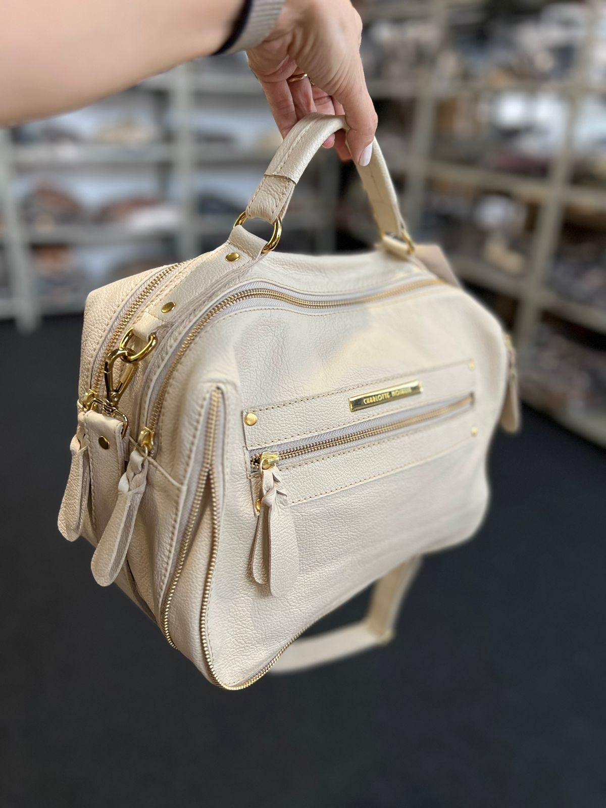 Bolsa SUÍÇA em couro legítimo