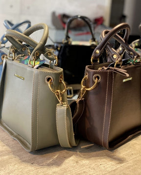 Bolsa MALDIVAS em couro legítimo