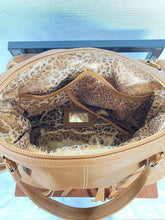Carregar imagem no visualizador da galeria, Bolsa ESPANHA em couro legítimo
