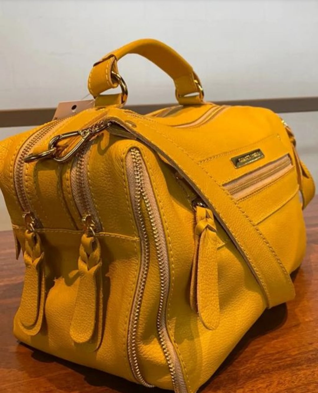 Bolsa SUÍÇA em couro legítimo