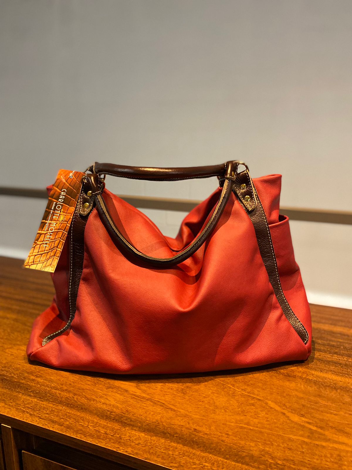 Bolsa AMSTERDÃ em couro legítimo