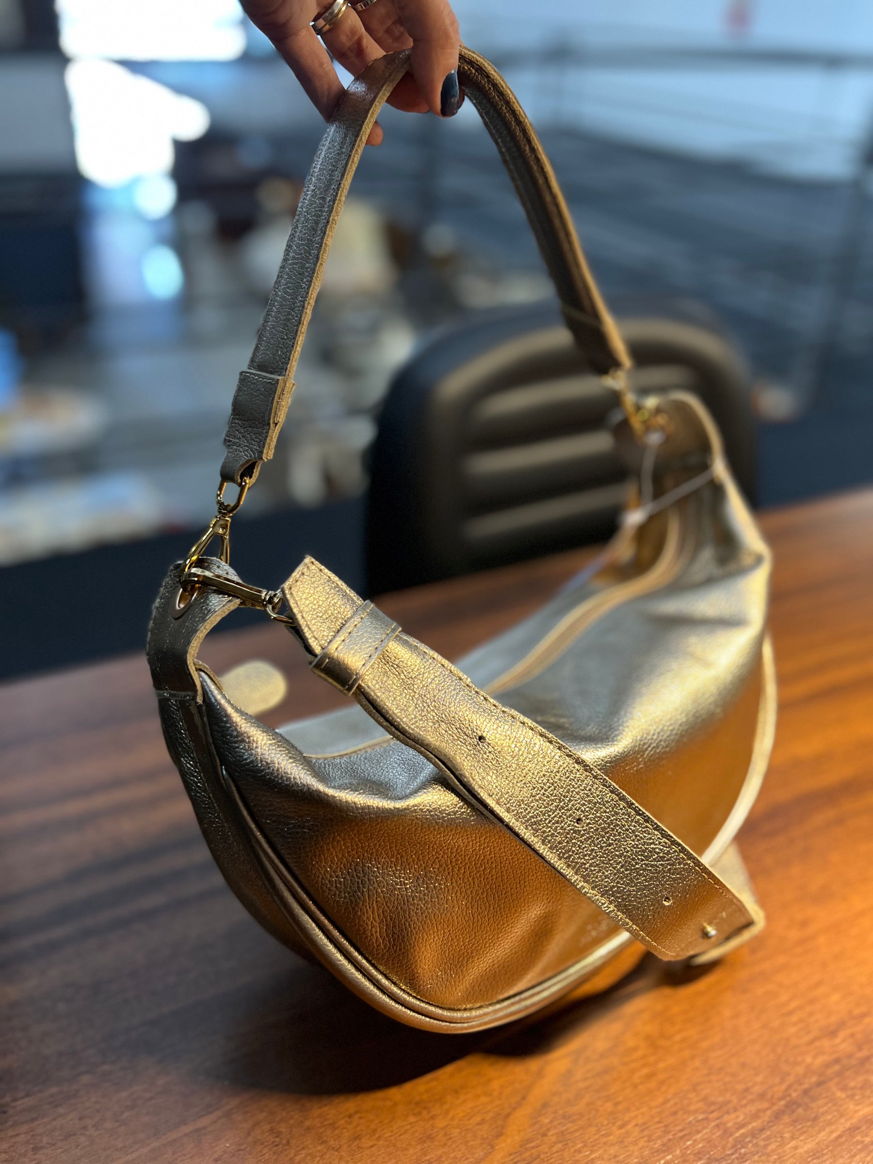 Bolsa MALIBU em couro legítimo