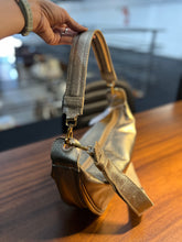 Carregar imagem no visualizador da galeria, Bolsa MALIBU em couro legítimo
