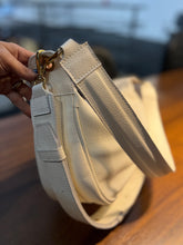 Carregar imagem no visualizador da galeria, Bolsa MALIBU em couro legítimo
