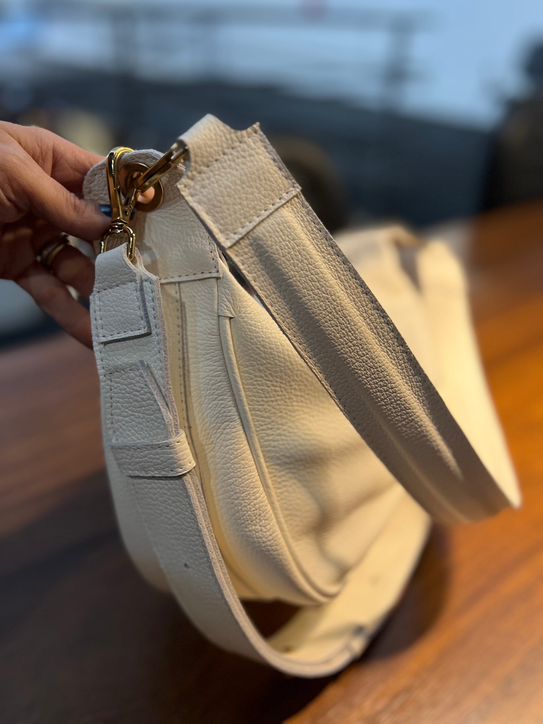 Bolsa MALIBU em couro legítimo