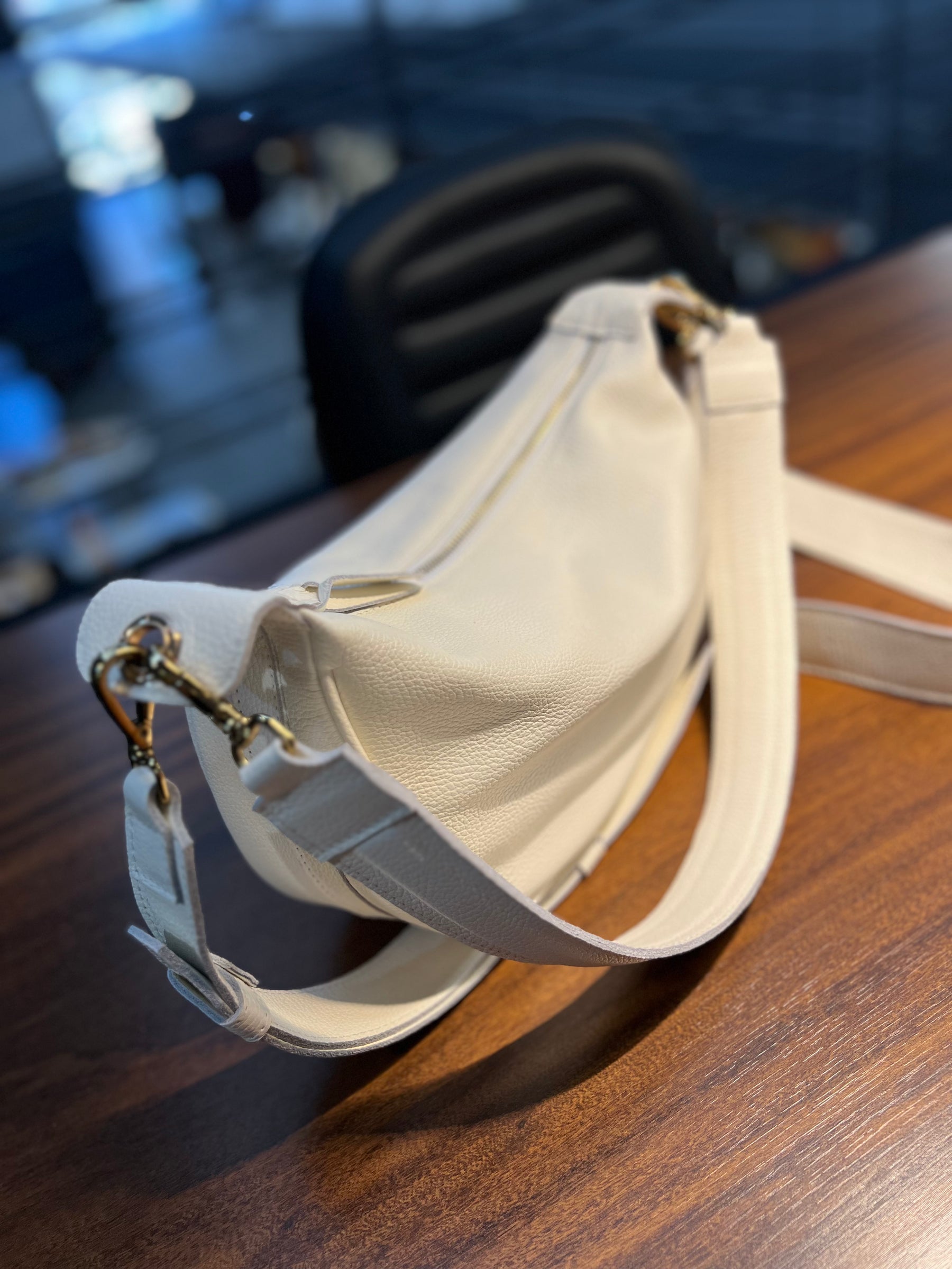 Bolsa MALIBU em couro legítimo