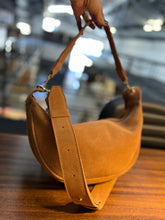 Carregar imagem no visualizador da galeria, Bolsa MALIBU em couro legítimo

