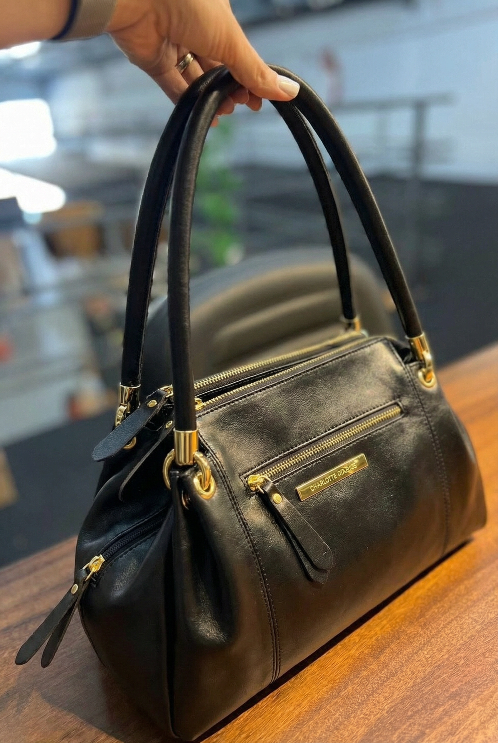 Bolsa VIENA em couro legítimo