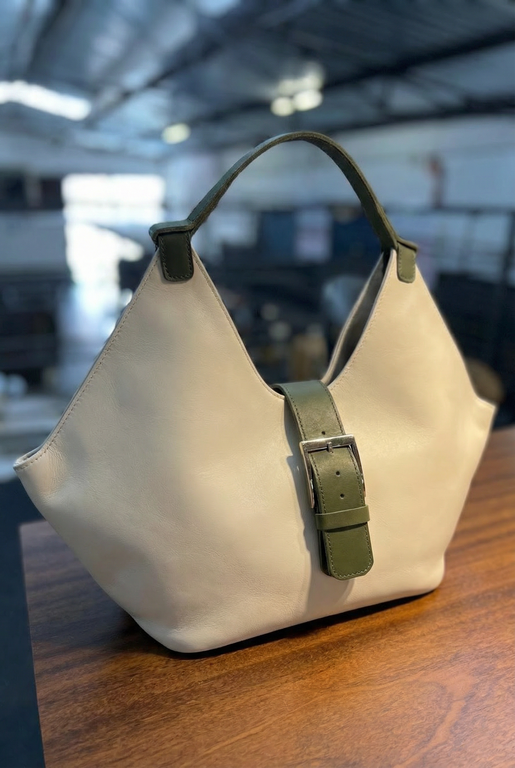 Lançamento! Bolsa CAPRI em couro legítimo