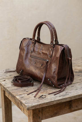 Bolsa SPALLA (inspiração Balenciagga) em couro legítimo