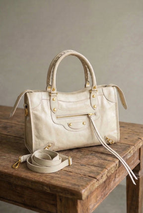 Bolsa SPALLA (inspiração Balenciagga) em couro legítimo