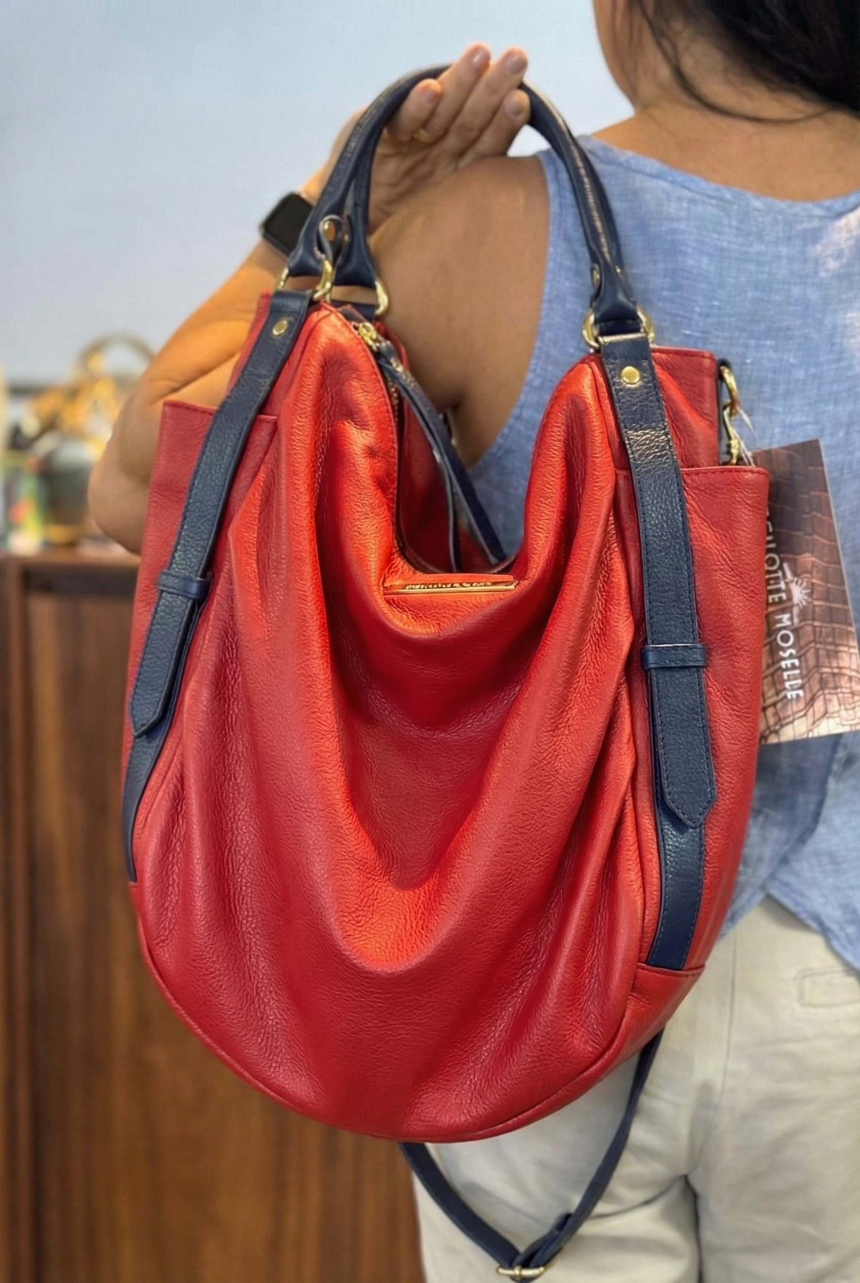 Bolsa HAIA em couro legítimo