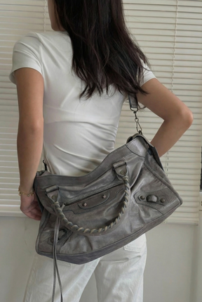 Bolsa SPALLA (inspiração Balenciagga) em couro legítimo