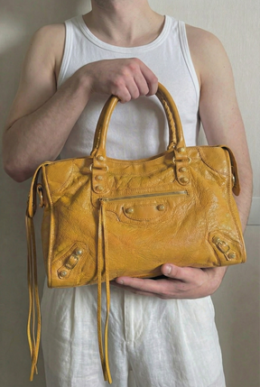 Bolsa SPALLA (inspiração Balenciagga) em couro legítimo