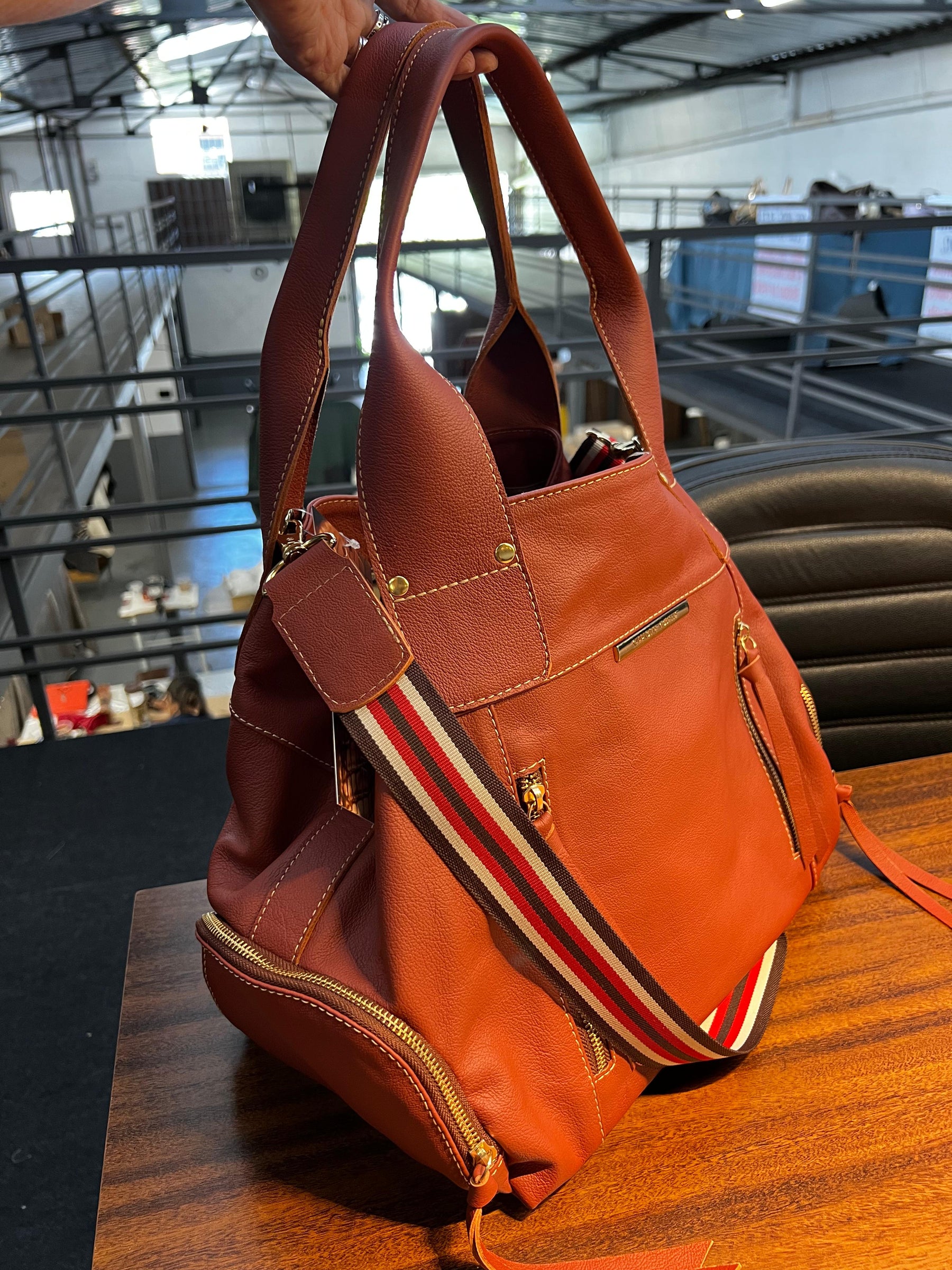 Bolsa MONTEVIDÉO em couro legítimo